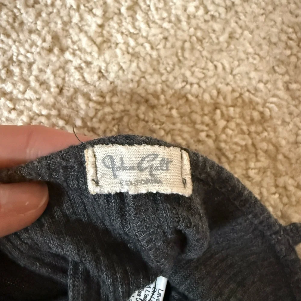 Gray Ribbed Cropped Tank - Picture 3 of 4